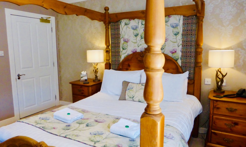 Accommodation - Four poster room