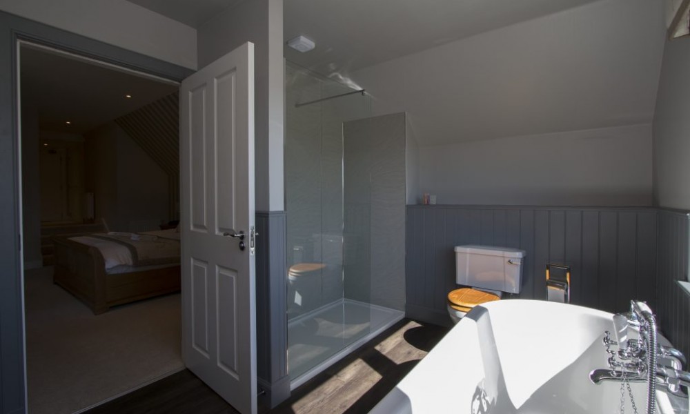 Accommodation - Junior Suite Bathroom