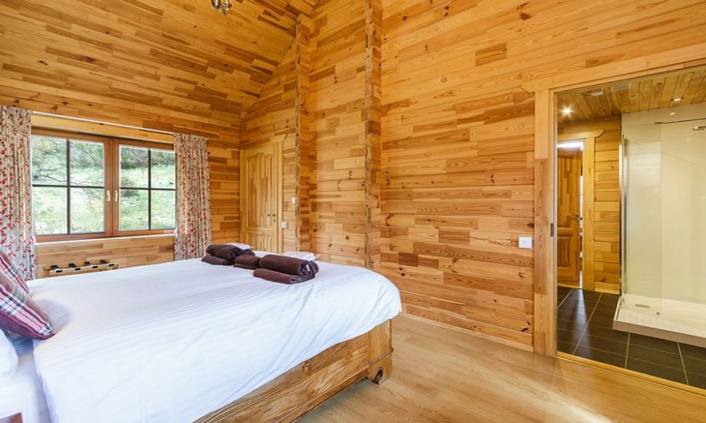 Accommodation - Luxury Lodges with Hot Tubs - 1 bedroom lodges bedroom