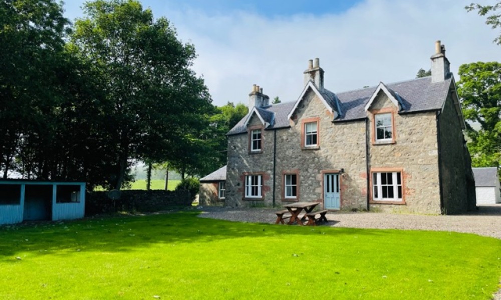 Accommodation The Old Manse Luxury 5 bedroom house with hot tub House